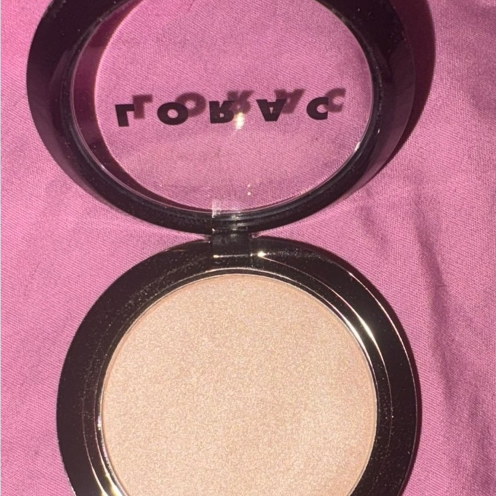 Lorac illuminating highlighter in starlight